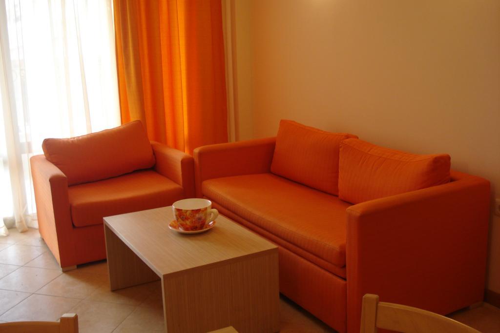 Royal Sun - Sunny Cove Apartment Слънчев бряг Екстериор снимка