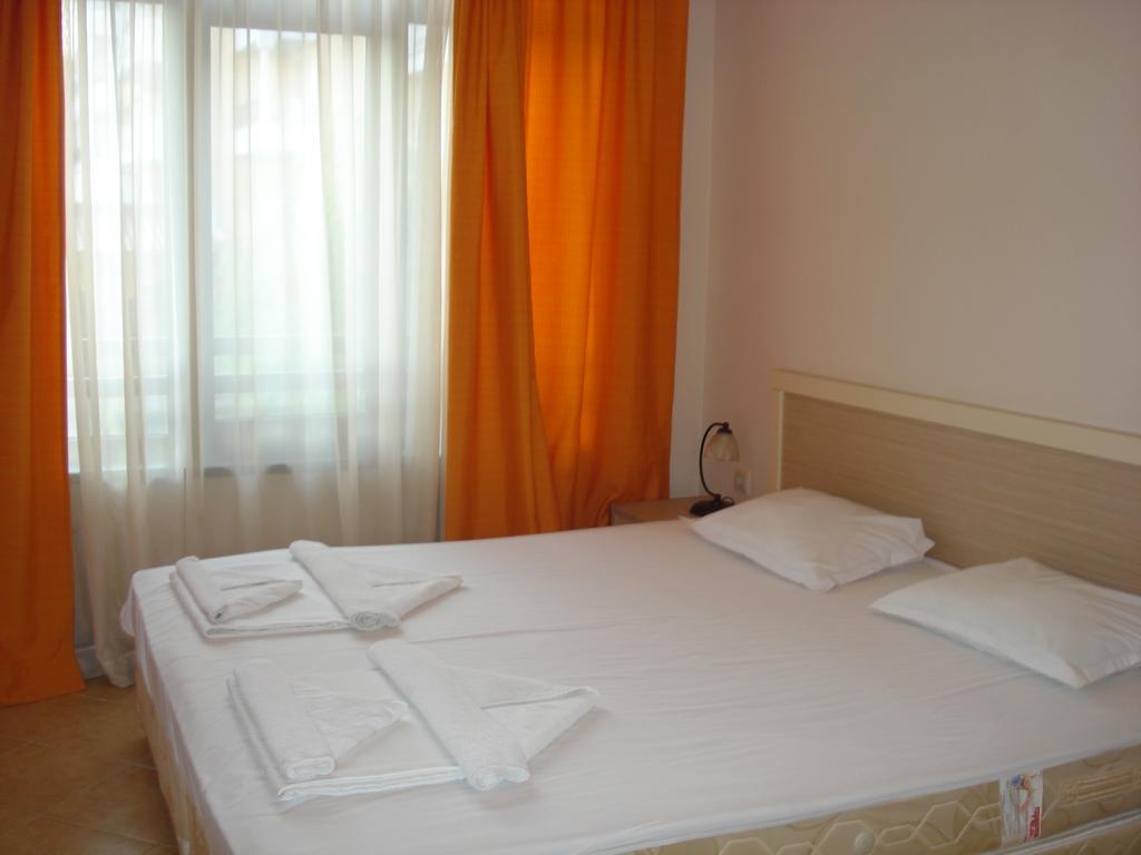 Royal Sun - Sunny Cove Apartment Слънчев бряг Екстериор снимка
