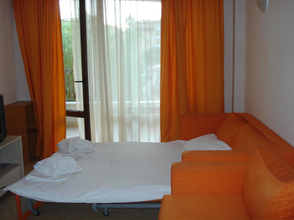 Royal Sun - Sunny Cove Apartment Слънчев бряг Екстериор снимка