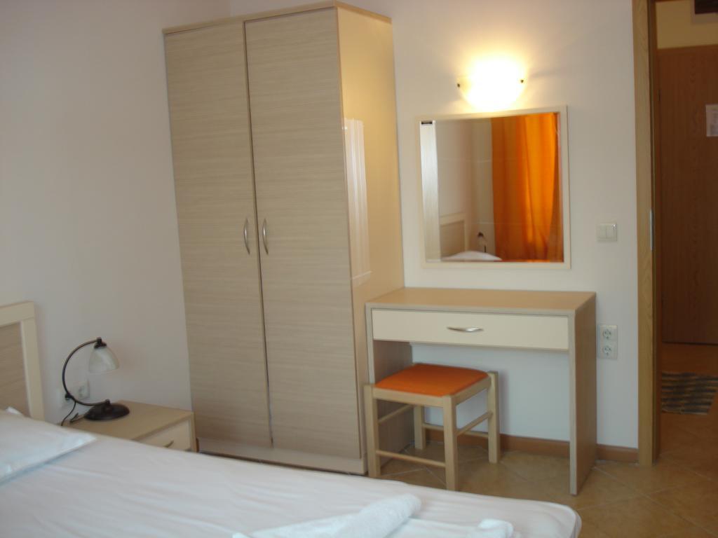 Royal Sun - Sunny Cove Apartment Слънчев бряг Екстериор снимка