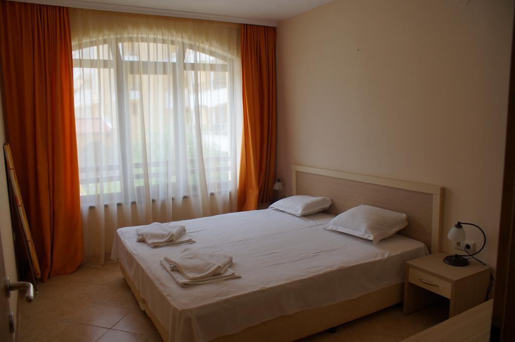 Royal Sun - Sunny Cove Apartment Слънчев бряг Екстериор снимка