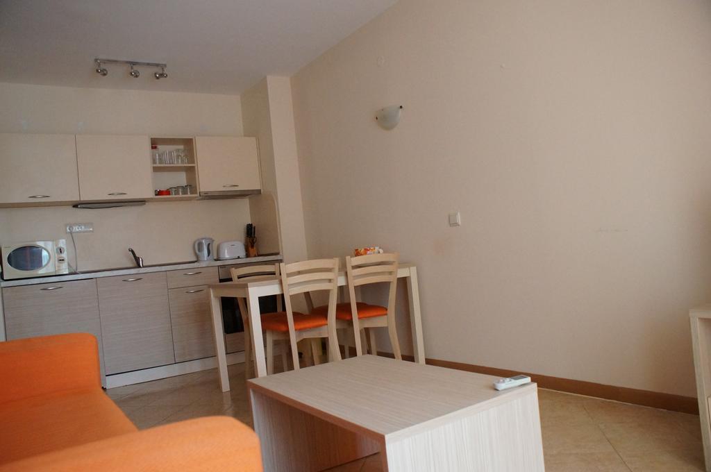 Royal Sun - Sunny Cove Apartment Слънчев бряг Екстериор снимка