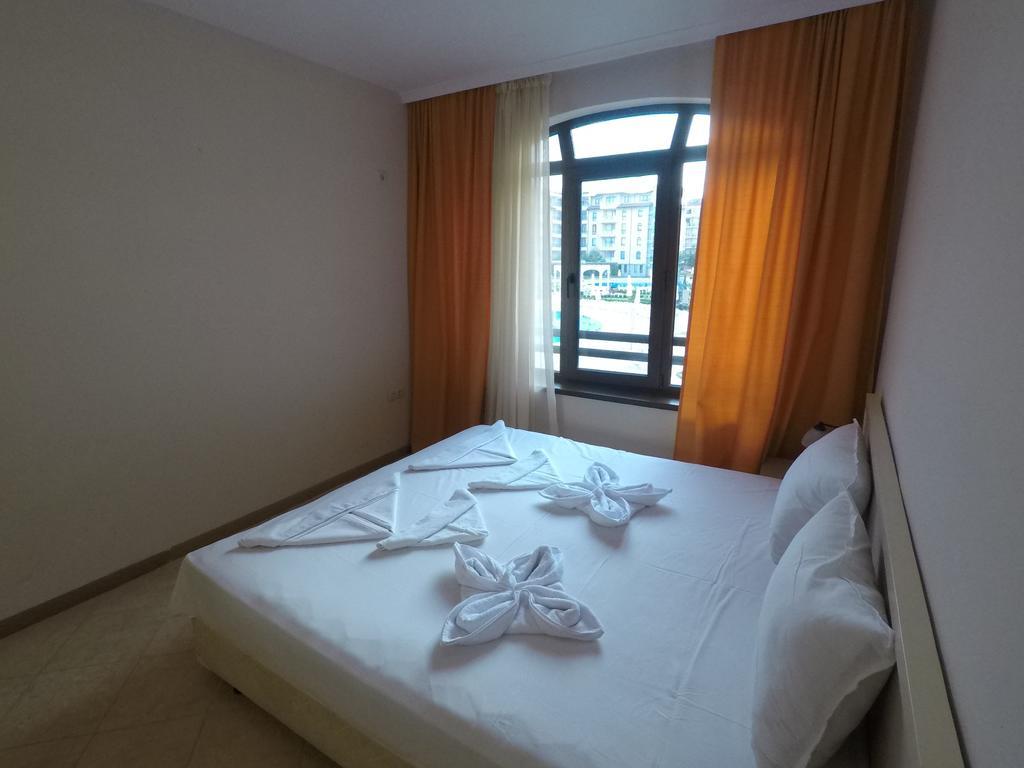 Royal Sun - Sunny Cove Apartment Слънчев бряг Екстериор снимка