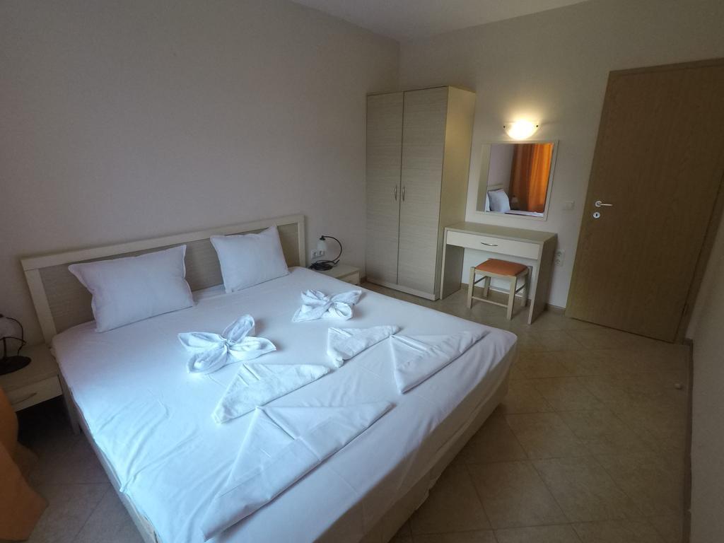 Royal Sun - Sunny Cove Apartment Слънчев бряг Екстериор снимка